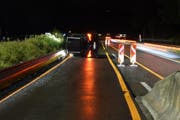 Der Fahrer blieb beim Unfall unverletzt. (Bild: Kapo SG)