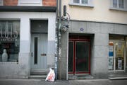 Die beschädigte Strassenlaterne. (Bild: Stapo SG)