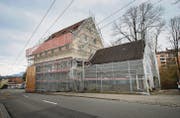 Die alte Papiermühle an der Kräzernstrasse in Winkeln wird derzeit saniert und zum Quartierzentrum umgebaut. (Bild: Ralph Ribi)