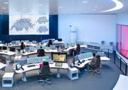 Bei der nationalen Stromnetzgesellschaft Swissgrid in Laufenburg laufen alle Informationen aus dem schweizerischen Übertragungsnetz zusammen. (Bild: PD/Swissgrid)