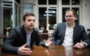 Wollen frischen Wind in die Stadtpolitik bringen: Die Parteipräsidenten Andrin Fröhlich (FDP) und Pascal Fürer (SVP). (Bild: Ralph Ribi)