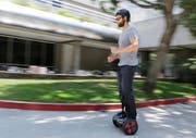 Hoverboards sind auf öffentlichem Grund nicht erlaubt. (Bild: Keystone)