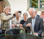 Pfarrer Hansruedi Felix hält alles mit seinem Smartphone fest. (Bild: Urs Bucher (Urs Bucher))
