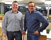 Der scheidende Präsident der FDP Bütschwil-Ganterschwil, Roland Schneider (links), und sein Nachfolger Silvan Breitenmoser. (Bild: Peter Jenni)
