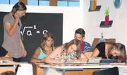 Der Schulalltag, der Druck der Eltern und besonders die Lehrerin nerven ganz schön.