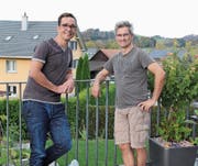 Joachim Näf (links) und Markus Züblin bilden zusammen mit Ralph Rütsche (nicht auf dem Bild) das OK der Interessengemeinschaft Lütisburg. Alle drei sind in der Gemeinde verwurzelt und wohnen dort mit ihren Familien. (Bild: Martina Signer)