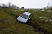 Der Fahrer ist am Steuer eingeschlafen. (Bild: Kapo SG)