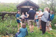 Ein eindrücklicher Tageskurs fand bei Pavel Beco, Bio-Baumschule Albisboden in Dicken, rund um das Thema Permakultur statt. (Bild: PD)