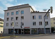 Die Raiffeisenbank Mittleres Toggenburg, im Bild die Geschäftsstelle Wattwil, kann auf ein erfolgreiches 2017 zurückblicken. (Bild: Beat Lanzendorfer)