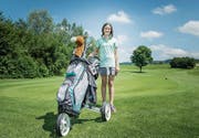 Praktisch täglich ist die zwölfjährige Ladina Luder auf dem Golfplatz in Waldkirch anzutreffen. (Bilder: Jil Lohse)