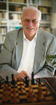 Wolfgang Eisenbeiss organisierte einmal ein Schachturnier gegen einen Toten. (Bild: Ralph Ribi)
