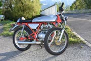 Die Kollision zwischen Auto und Motorrad führte zu einem Sachschaden von rund 10'000 Franken. (Bild: Kapo SG)