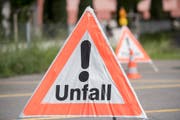 POLIZEI, UNFALL, WARNDREIECK, SYMBOLBILD, WARNUNG, DREIECK, (Bild: Keystone/Symbolbild)