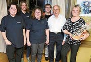 Die Neumitglieder des Samaritervereins Altstätten (v. l.): Karin Schneider, Eliane Stampfli und Myriam Gut sowie die Jubilaren Brigitte Wälter (20 Jahre), Jakob Stoffel (60 Jahre) und Marlies Thür (40 Jahre). (Bild: pd)