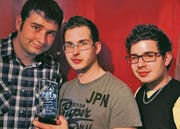 Wurden bei einem Jugendfilm-Wettbewerb ausgezeichnet: (von links) Flavio Tobler, Sandro Gebert und Fabio Gebert. (Bild: pd)