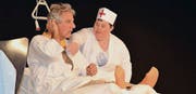 Gestenreich und wortarm agierten die Akteure des Comedyexpress auf der Spurbar-Bühne. (Bild: Zita Meienhofer)