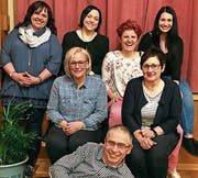 Die Kommission Gemischter Chor Eichberg mit den Neumitgliedern (v. l.) Claudia Sgier, Katja Bernoi Sarah Büchel, Turi Treichler, Jasi Hutter, Irene Walt und Sonja Rafaiova. (Bild: pd)