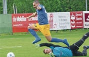 Dritter Doppelpack im vierten Pflichtspiel des Frühlings: Dursun Karatay erzielt gegen Widnaus Torhüter Marco Lenz das zweite Tor des Spiels. (Bild: Ulrike Huber)