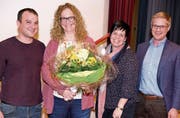 Andrea Lüchinger (2. v. l.) wurde zum Ehrenmitglied des STV Oberriet-Eichenwies ernannt. (Bild: pd)