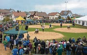 Das Toggenburger Verbandsschwingfest bot am Wochenende mit Sonne, Wind, Schnee und Regen alle vier Jahreszeiten. Trotz widriger Bedingungen kamen 1000 Besucher auf die Sonnmatt. (Bilder: Beat Lanzendorfer)