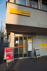 Die Post in Bruggen - kurz nach dem Überfall. (Bild: Ralph Ribi)
