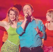 Das Publikum der SRF1-Samstagabend-Show «Hello Again! Die Pop-Schlager-Show» hat den gebürtigen Wiler Michael Hasenfratz zum besten Newcomer gewählt. (Bild: SRF/Mirco Rederlechnere)