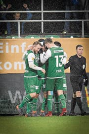 St.Galler Jubel nach dem Siegtreffer von Runar Sigurjonsson zum 1:0. (Bild: RALPH RIBI)