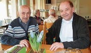 Sie prägten über die Hälfte der 110-jährigen Geschichte der Elektra Fischingen: Der 105-jährige Ruedi Moser und dessen Nachfolger als Werkskassier, Ruedi Amrhein. (Bild: PD)