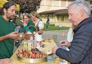 Gemüse-Snacks statt Apéro-Gebäck: Die St. Margrether Landwirte haben ihre Höfe und die frischen Produkte vorgestellt.