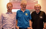 Sind ein Viertel- und zweimal ein halbes Jahrhundert dabei: (v. l.) Michael Zäch, Bruno Kühnis und Karl Zäch. (Bild: pd)