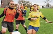 Der Tordrang der Auer Powerfrauen ist nicht zu stoppen. (Bild: Mäx Hasler)