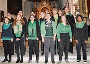 Der JaRo-Chor unter der Leitung von Yasmin Stadler (links aussen).