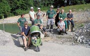 Die freiwilligen Helferinnen und Helfer des Natur- und Vogelschutzvereins Uzwil. (Bild: PD)