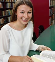 Laura Henz befasste sich in ihrer Maturaarbeit mit einem Wiler Dauerthema: Es betrifft die Kathi-Frage. Es lag aber nicht in ihrer Absicht, das Thema einer politischen Betrachtung zu unterziehen. (Bild: Marlies Scarpino)