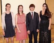 Die besten Maturanden, Romina Moser, Martina Germann, Bénédict Tanner und Sofia Jovanovic (v. l.). (Bild: Manuela Bruhin)