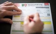 Weniger als die Hälfte der Bürger im Kanton St. Gallen füllt die Steuererklärung noch von Hand aus. (Bild: Benjamin Manser)