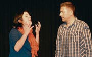 Komödie und ein wenig Drama: Conny Oberholzer verzweifelt als Filmdiva Marlene Rieber. Edwin Heeb spielt ihren Butler Alfred.