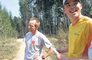 Wer rennt mit Wisi? Nicht viele wollten gegen den erfahrenen Läufer Wisi Steinbacher (links) antreten. (Bilder: Kathrin Burri)