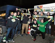 Mit dem Fanbus ans Heimspiel: Die Anhänger des HC Thurgau sind schon vor der Partie gegen den HC Ajoie guten Mutes. (Bild: Mario Gaccioli)