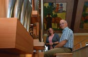 Sibylle Spichiger und William Canal werden den Klang der neuen Orgel erstmals am Kirchenfest Bruder Klaus hören. (Bild: Monika von der Linden)