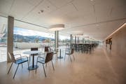 Noch ist es ruhig im neuen Restaurant am Spital Wattwil. Ab kommender Woche wird es zur Begegnungszone im Erdgeschoss des Neubaus. (Bild: PD)