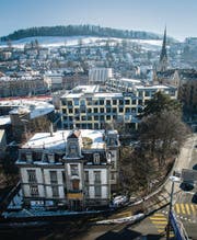 Die HRS wollte zwischen der Villa Wiesental und dem «St. Leopard»-Bürogebäude einen Neubau realisieren. (Bild: Urs Bucher und Benjamin Manser)
