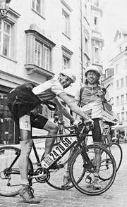 Mac Baertsch (links) und Werner Burger bei der Gründung von «Die Fliege» 1991 in der St. Galler Altstadt. (Bild: Ralph Hug/Archiv)