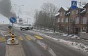 Das Auto geriet bei Zürchersmühle ins Rutschen. Der Sachschaden wird auf mehrere tausend Franken geschätzt. (Bild: Kapo AR)