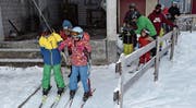 Der Skilift in Gähwil hat am Wochenende seinen Betrieb aufgenommen und hatte bereits erfreulich viele Besucher. (Bild: Beat Lanzendorfer)