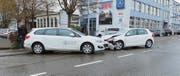 Im vergangenen Jahr ereigneten sich im Fürstenland 505 Unfälle – 14 weniger als noch 2014. Drei verletzte Personen gab es auch diesen Mittwoch auf der Wiler Toggenburgerstrasse. (Bild: kapo)