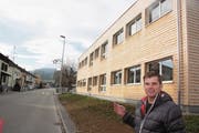Unternehmer Ralph Weber vor dem Pavillon an der Neugasse in Bazenheid, der den Gerichtsstreit ausgelöst hat. (Bild: Simon Dudle)