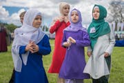 Mädchen im Primarschulalter tragen Kopftücher: Ein Bild, das Verena Gysling stört. (Bild: Benjamin Manser)