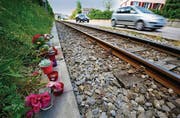 Die Unfallstelle: Hier starb Sascha Bruderer am Samstag nach dem Zusammenstoss mit der FW-Bahn. (Bild: Reto Martin)