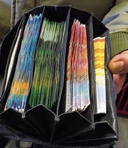Wie viel Geld sollen die Familien erhalten? Die Kinderzulagen sind ein Streitpunkt der Reform. (Bild: Getty)